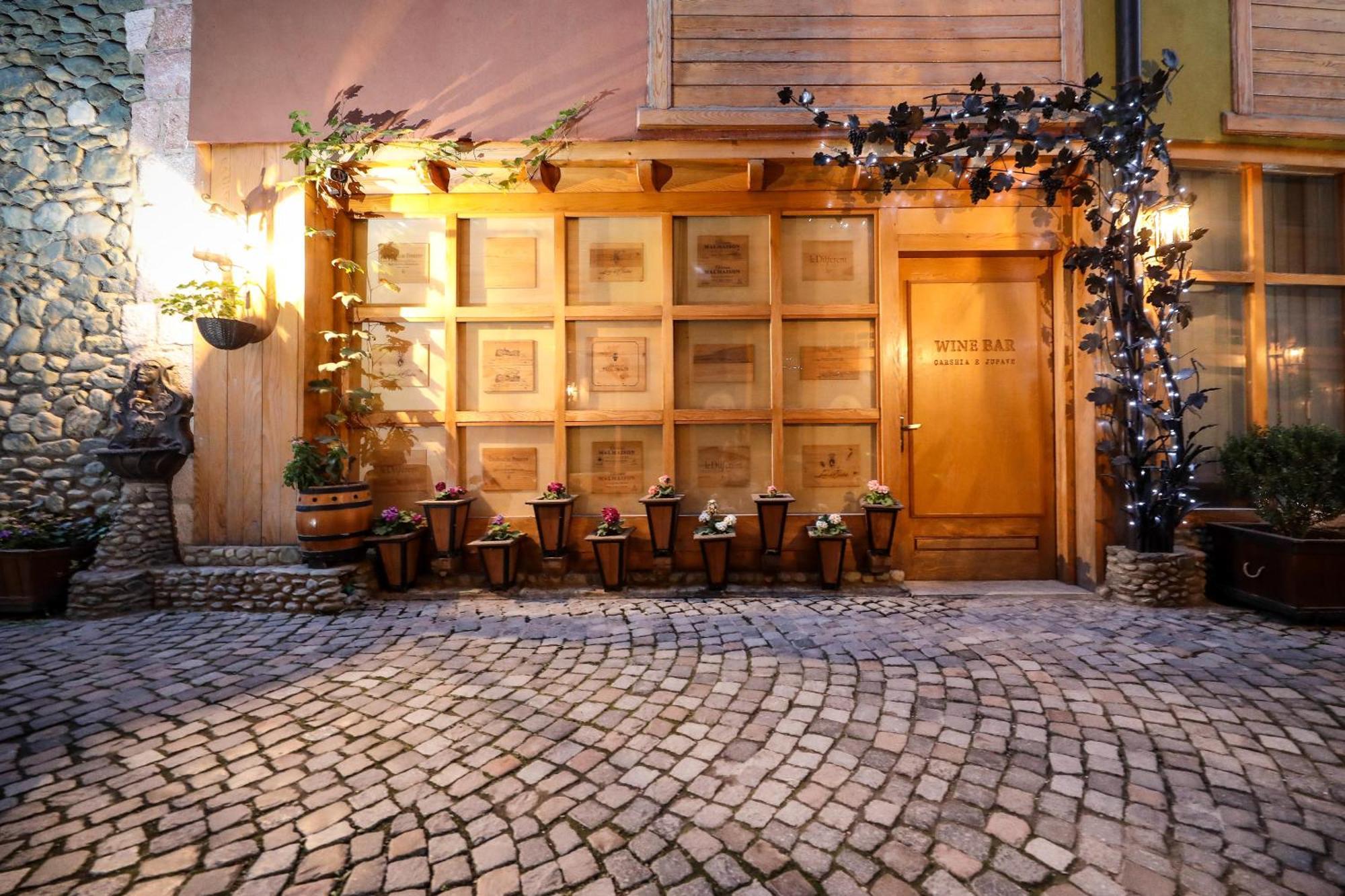 Hotel Carshia E Jupave Gjakova Buitenkant foto