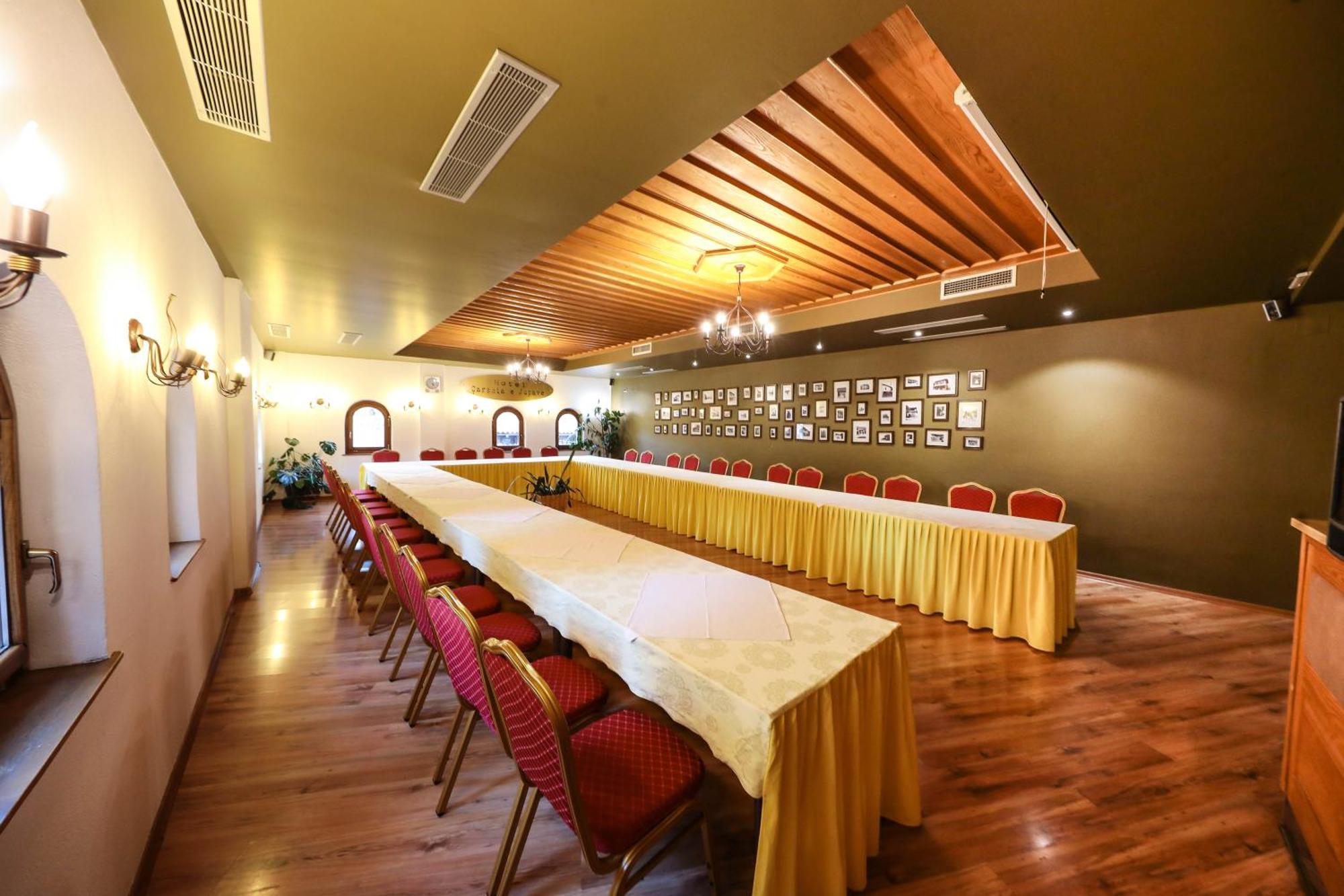 Hotel Carshia E Jupave Gjakova Buitenkant foto