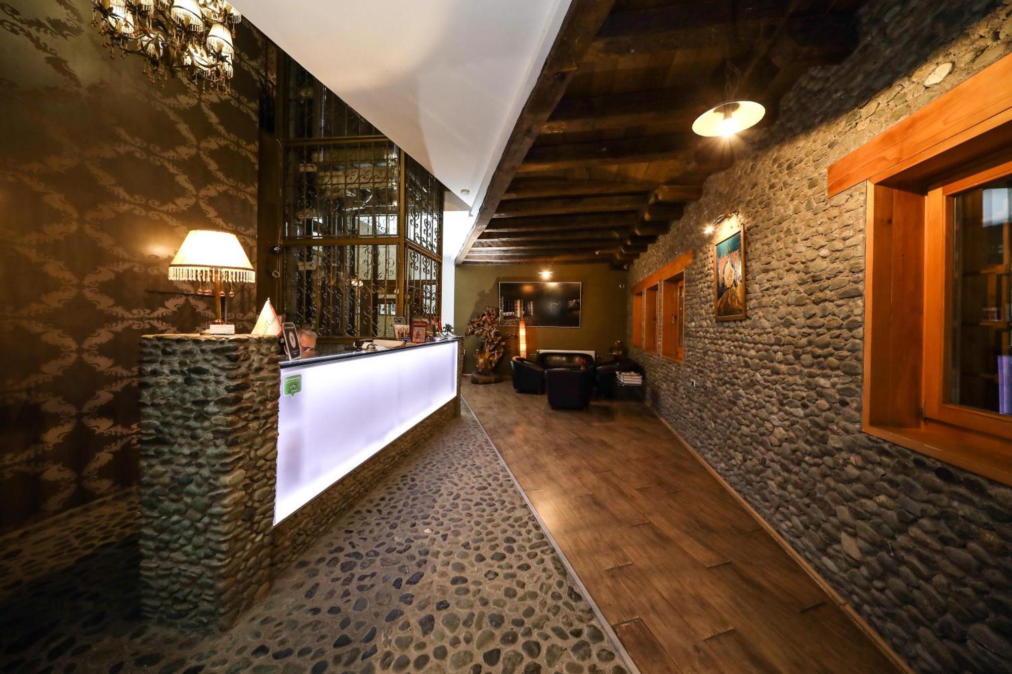 Hotel Carshia E Jupave Gjakova Buitenkant foto