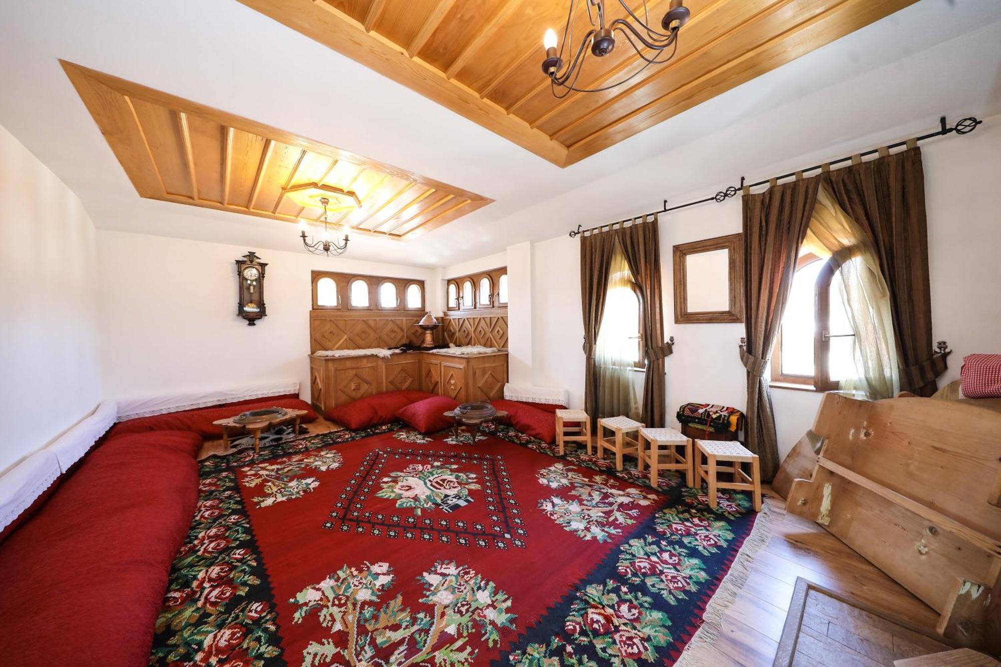 Hotel Carshia E Jupave Gjakova Buitenkant foto