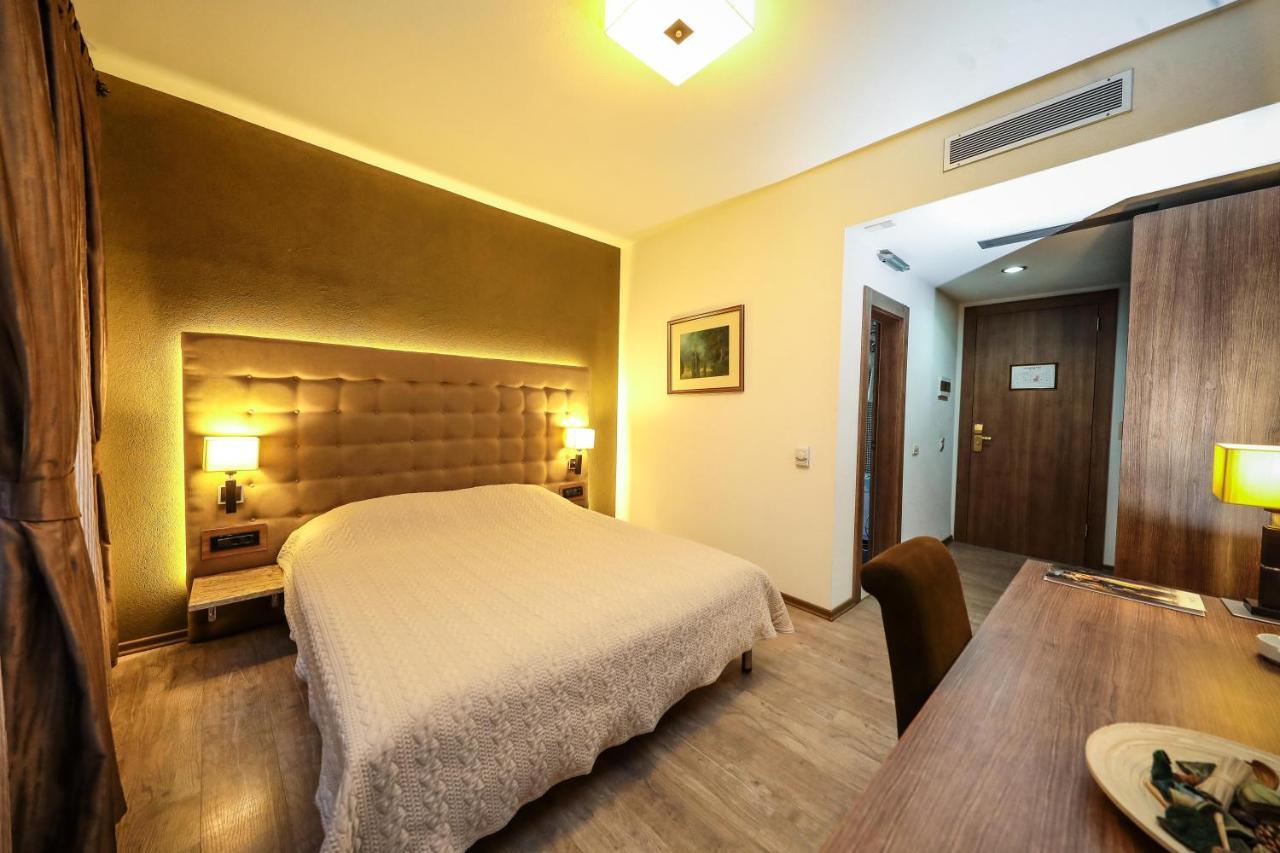 Hotel Carshia E Jupave Gjakova Buitenkant foto